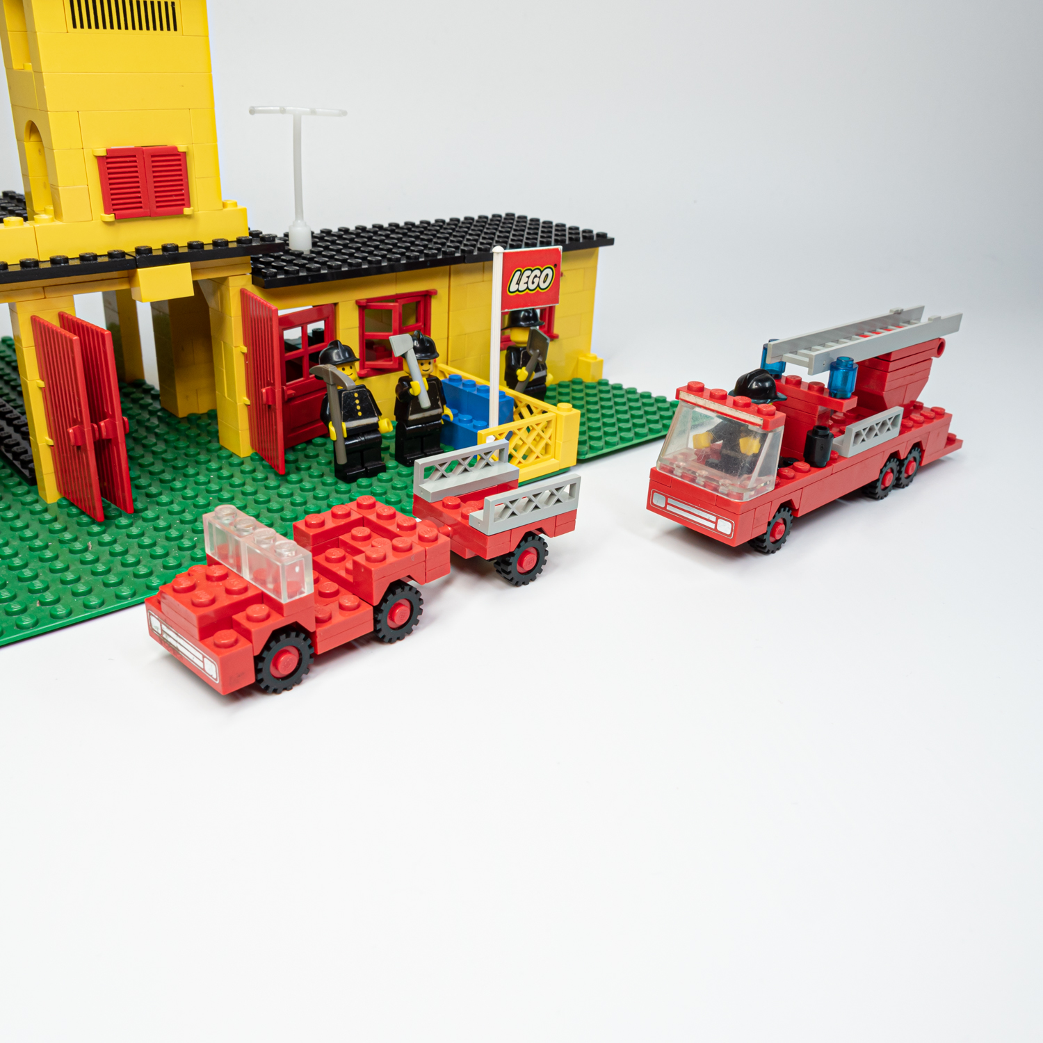 LEGO 374 - Tűzoltóság - Fire Station - 4