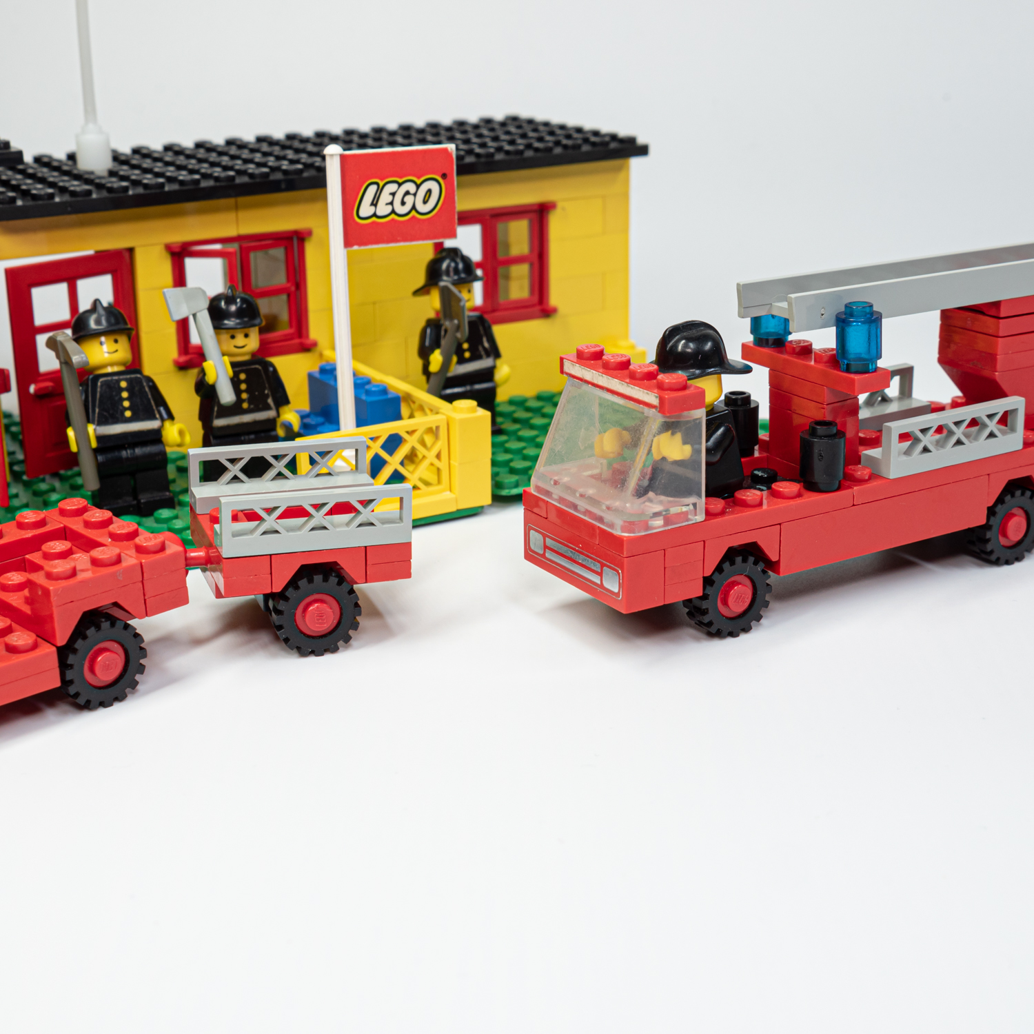 LEGO 374 - Tűzoltóság - Fire Station - 3