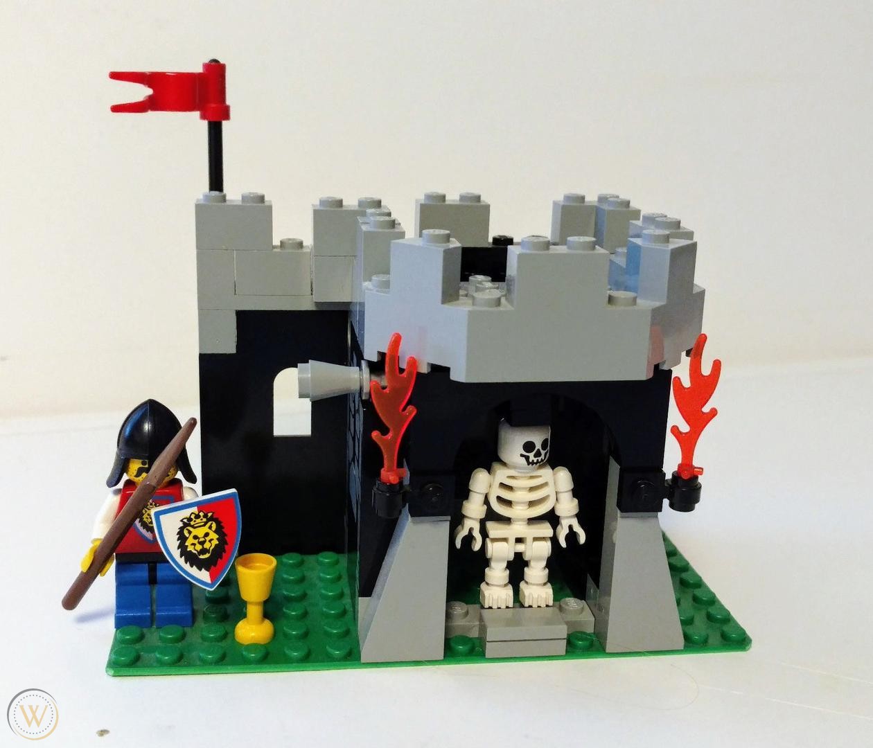 LEGO® 6036 Royal Knights Skeleton Surprise - 2