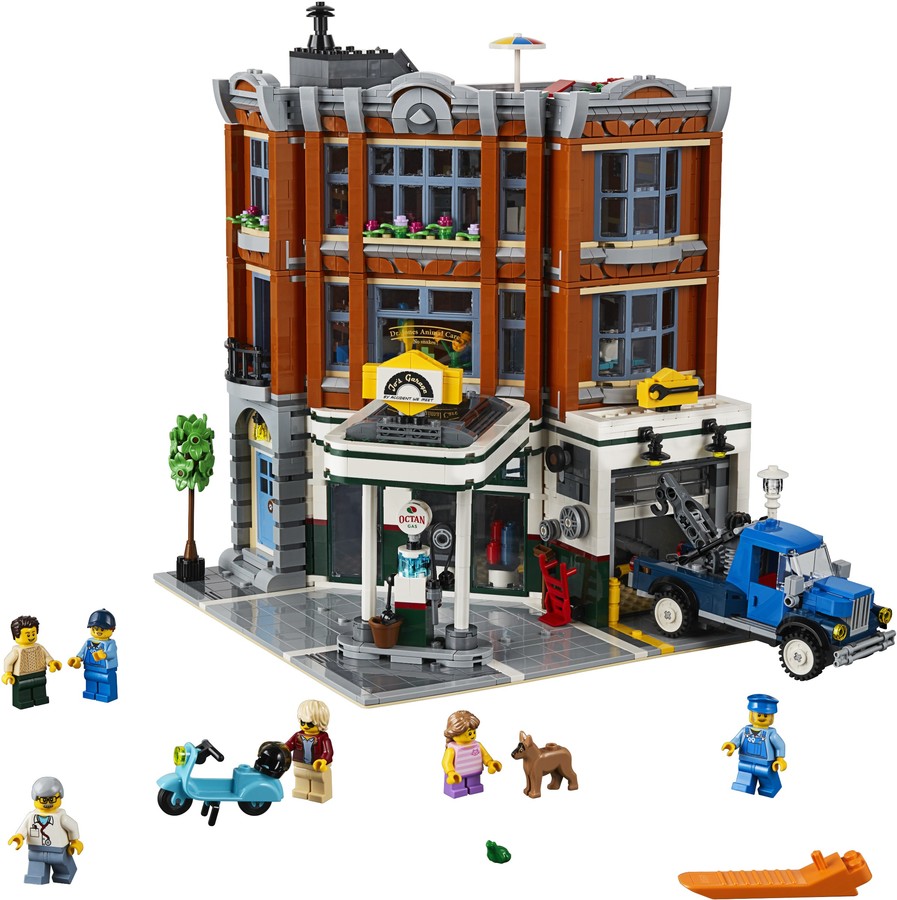 LEGO® 10264 Corner Garage - 3